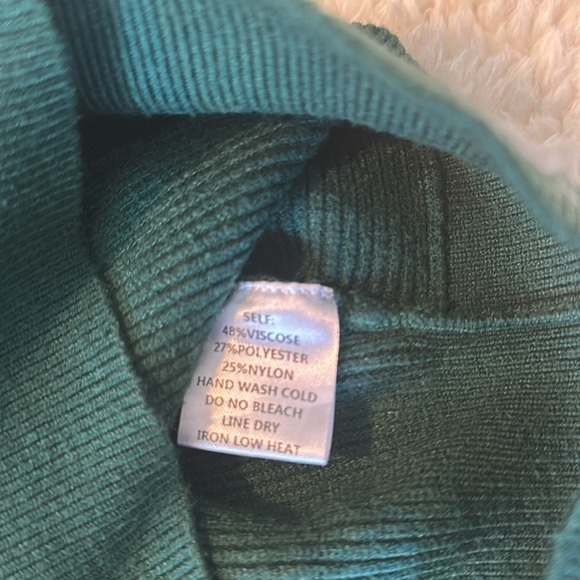Lovely forest green sweater! - Picture 4 of 4